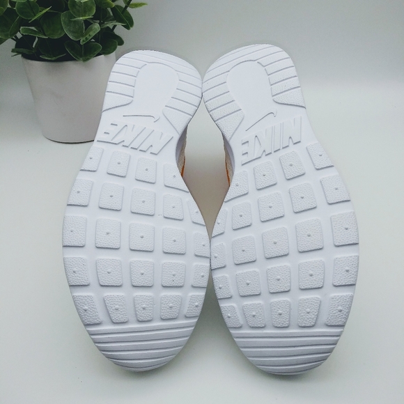 NIKE Tanjun Womens Sneakers - Picture 5 of 9